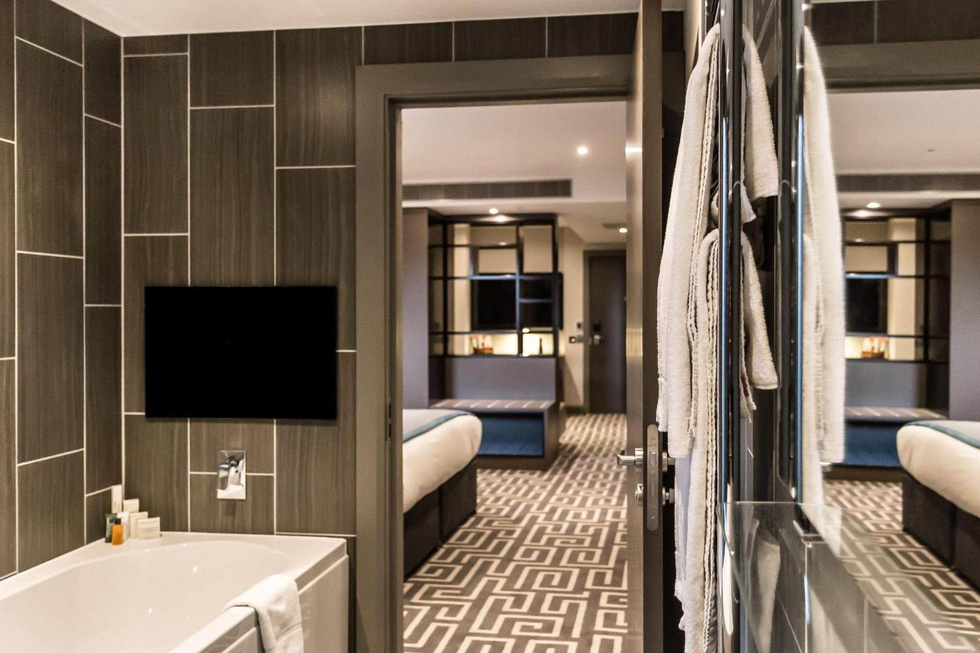 Hoxton Studio Suite