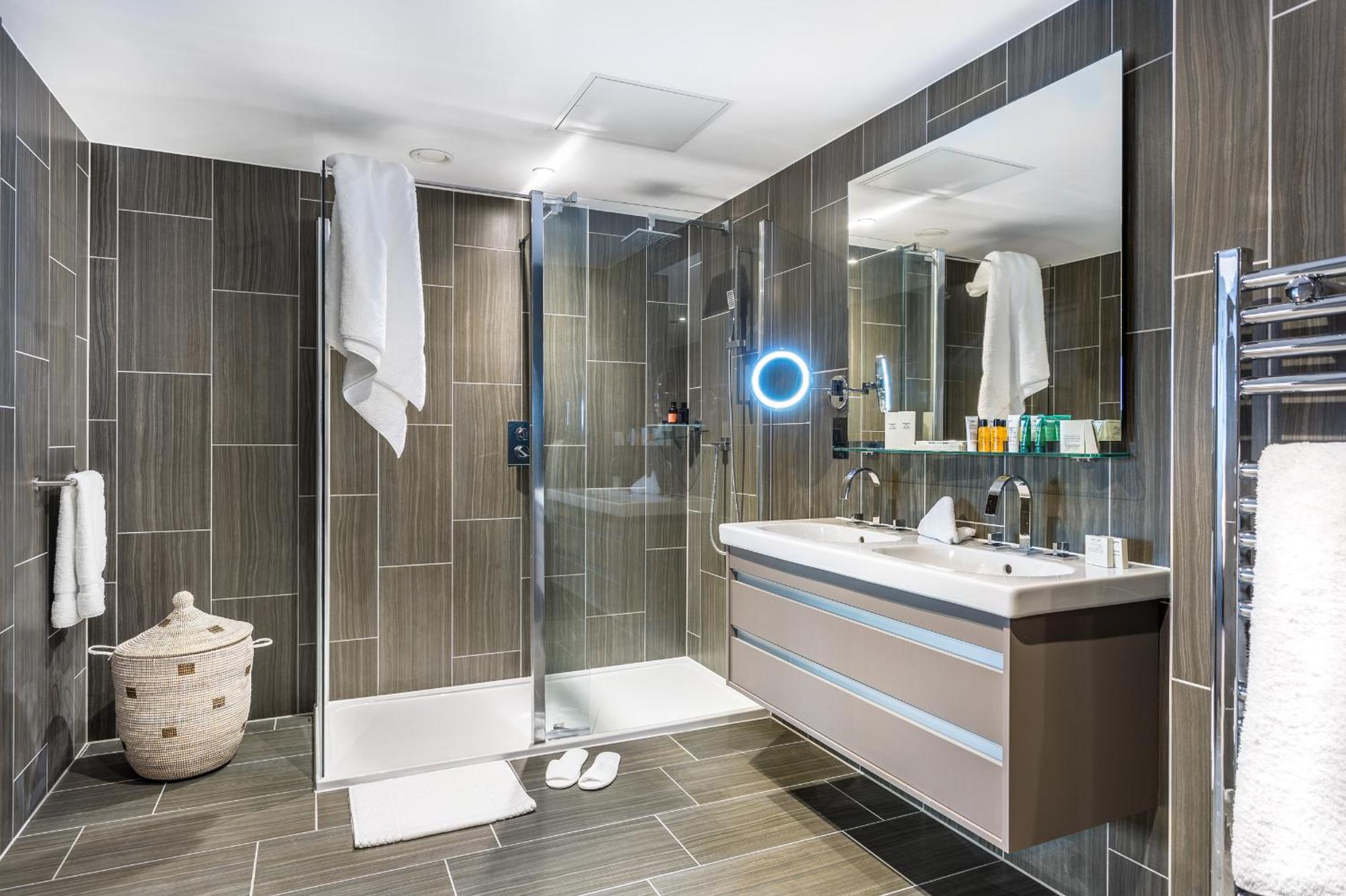 Hoxton Studio Suite