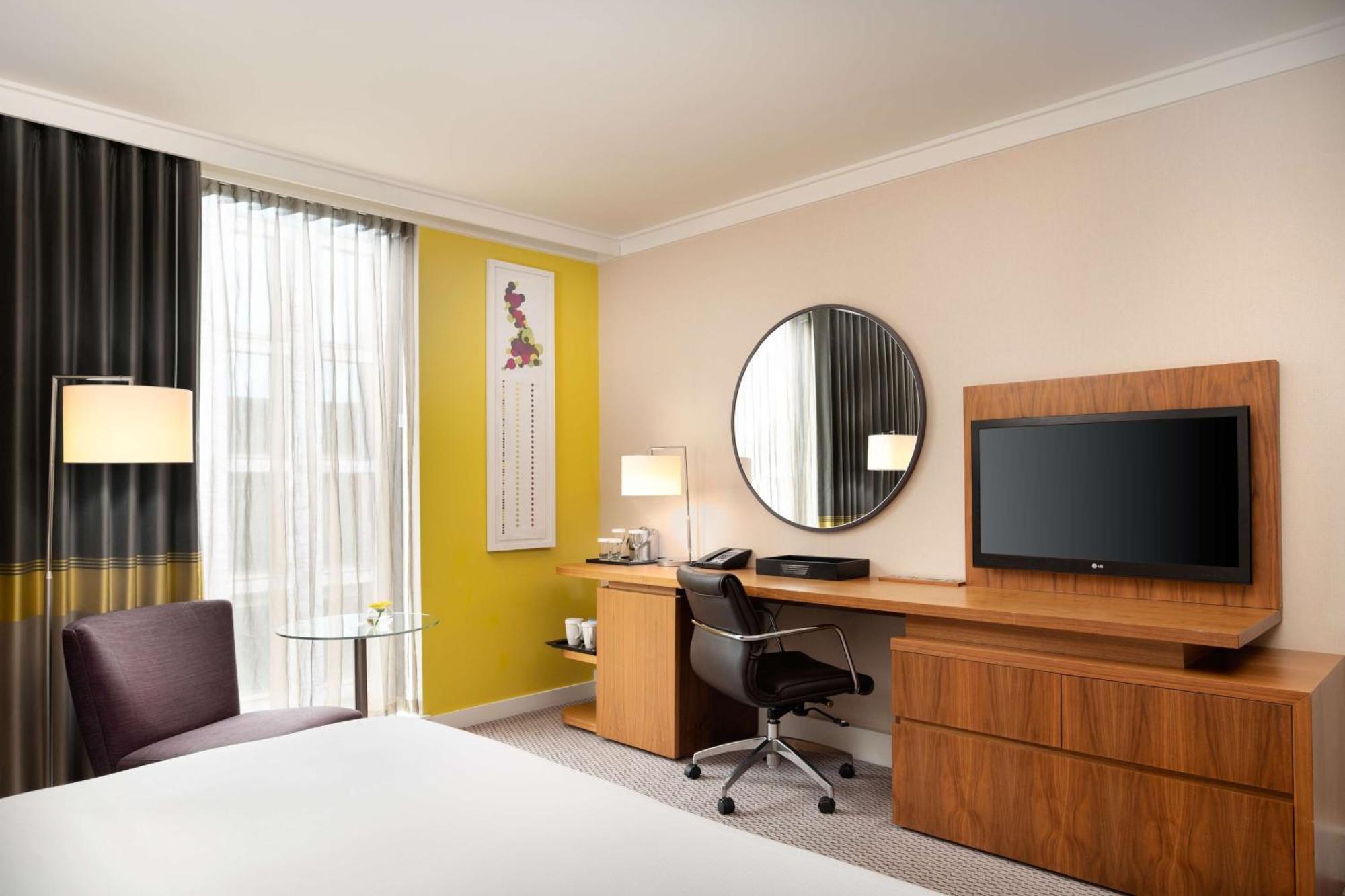King Guest Room,1550915806:JPEG